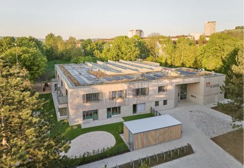 Die Kita Zaunkönige aus der Vogelperspektive bei Sonnenaufgang